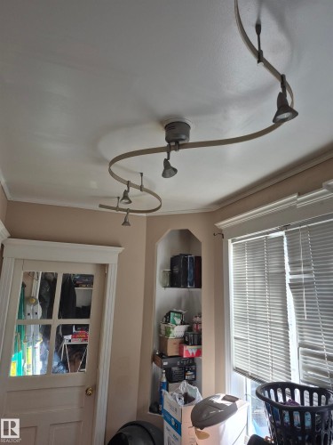 Recessed ceiling with an undulating track lighting system - 11301 87 Street, Edmonton, AB - Indoor