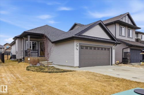 Light gray vinyl siding with dark gray trim and roof shingles - 28 Hewitt Circle, Spruce Grove, AB - Outdoor