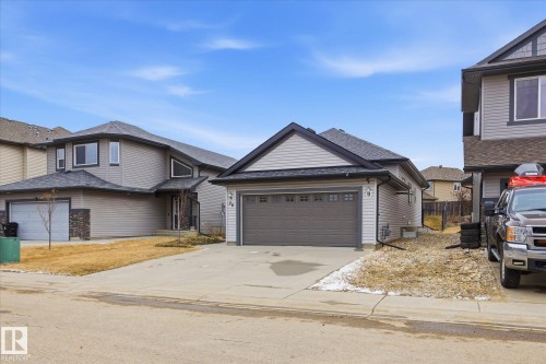 Single-story residence featuring a two-car attached garage with an asphalt shingle roof - 28 Hewitt Circle, Spruce Grove, AB - Outdoor