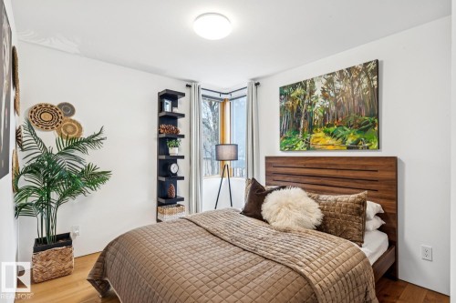 10958 80 Avenue, Edmonton, AB - Indoor Photo Showing Bedroom