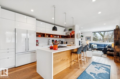 10958 80 Avenue, Edmonton, AB - Indoor Photo Showing Kitchen