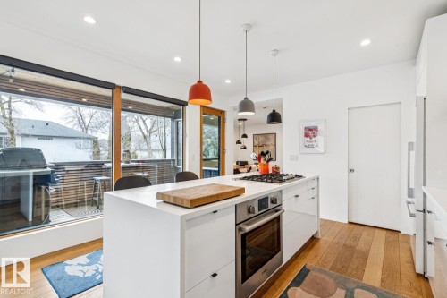 10958 80 Avenue, Edmonton, AB - Indoor Photo Showing Kitchen With Upgraded Kitchen