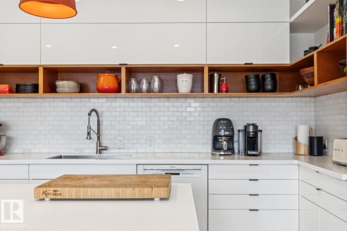 10958 80 Avenue, Edmonton, AB - Indoor Photo Showing Kitchen With Upgraded Kitchen