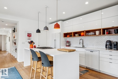10958 80 Avenue, Edmonton, AB - Indoor Photo Showing Kitchen With Upgraded Kitchen
