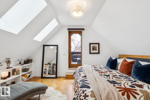 10958 80 Avenue, Edmonton, AB - Indoor Photo Showing Bedroom
