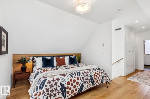 10958 80 Avenue, Edmonton, AB - Indoor Photo Showing Bedroom