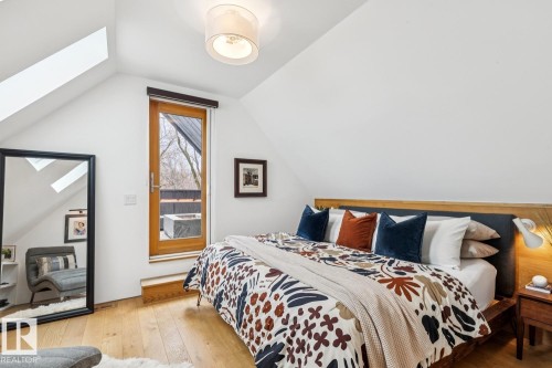 10958 80 Avenue, Edmonton, AB - Indoor Photo Showing Bedroom