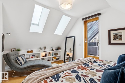 10958 80 Avenue, Edmonton, AB - Indoor Photo Showing Bedroom
