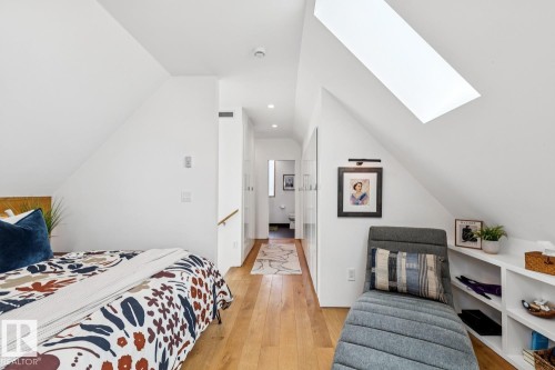 10958 80 Avenue, Edmonton, AB - Indoor Photo Showing Bedroom