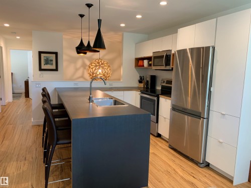 10958 80 Avenue, Edmonton, AB - Indoor Photo Showing Kitchen