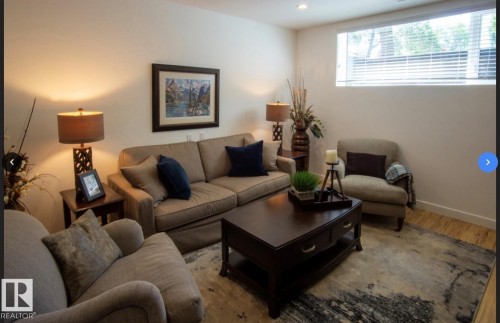 10958 80 Avenue, Edmonton, AB - Indoor Photo Showing Living Room