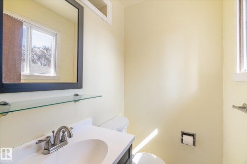 30 Farmstead Avenue, St. Albert, AB - Indoor Photo Showing Bathroom