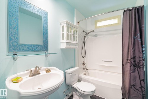 30 Farmstead Avenue, St. Albert, AB - Indoor Photo Showing Bathroom
