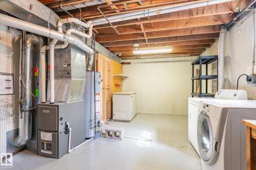 30 Farmstead Avenue, St. Albert, AB - Indoor Photo Showing Laundry Room