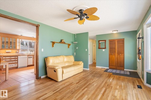 30 Farmstead Avenue, St. Albert, AB - Indoor Photo Showing Living Room