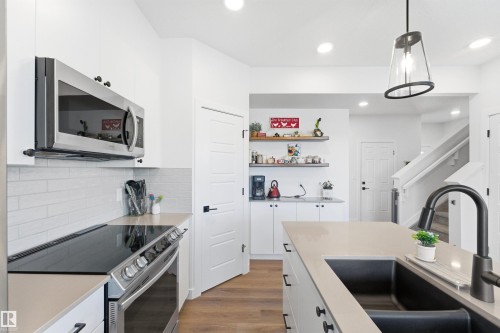 364 Genesis Villa(S), Stony Plain, AB - Indoor Photo Showing Kitchen With Double Sink
