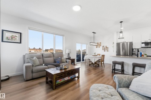 364 Genesis Villa(S), Stony Plain, AB - Indoor Photo Showing Living Room