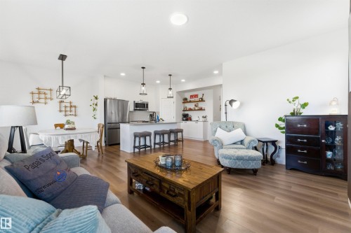 364 Genesis Villa(S), Stony Plain, AB - Indoor Photo Showing Living Room