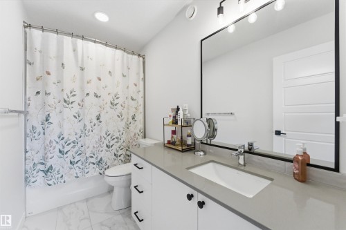 364 Genesis Villa(S), Stony Plain, AB - Indoor Photo Showing Bathroom