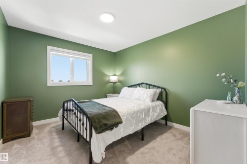 364 Genesis Villa(S), Stony Plain, AB - Indoor Photo Showing Bedroom