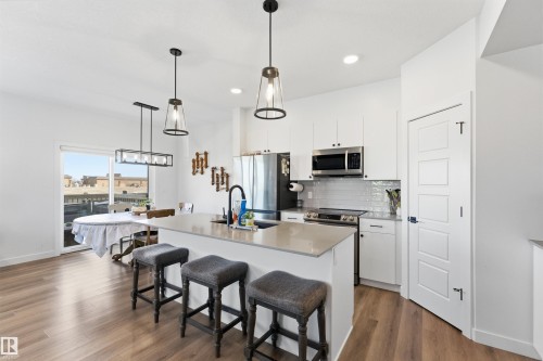 364 Genesis Villa(S), Stony Plain, AB - Indoor Photo Showing Kitchen With Upgraded Kitchen