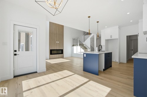 1407 Osprey Crest, Edmonton, AB - Indoor Photo Showing Kitchen With Upgraded Kitchen