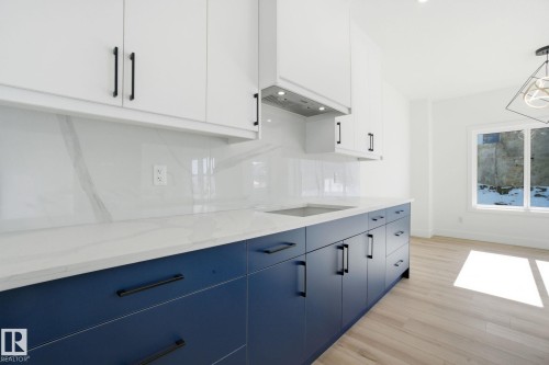 1407 Osprey Crest, Edmonton, AB - Indoor Photo Showing Kitchen