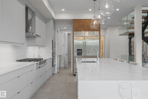 5121 Woolsey Link, Edmonton, AB - Indoor Photo Showing Kitchen With Upgraded Kitchen