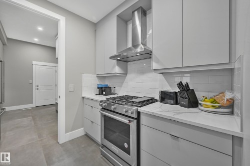 5121 Woolsey Link, Edmonton, AB - Indoor Photo Showing Kitchen