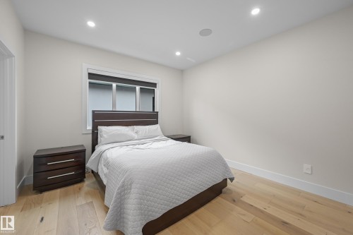 5121 Woolsey Link, Edmonton, AB - Indoor Photo Showing Bedroom