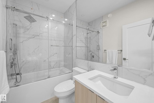 5121 Woolsey Link, Edmonton, AB - Indoor Photo Showing Bathroom