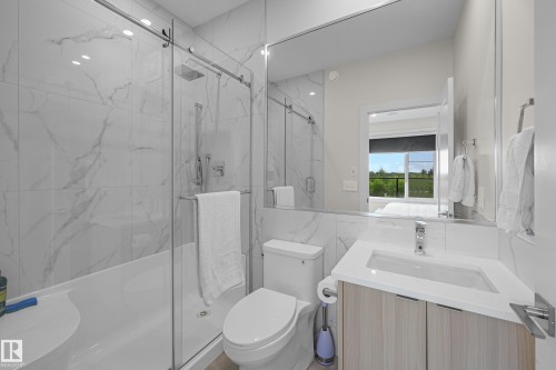 5121 Woolsey Link, Edmonton, AB - Indoor Photo Showing Bathroom