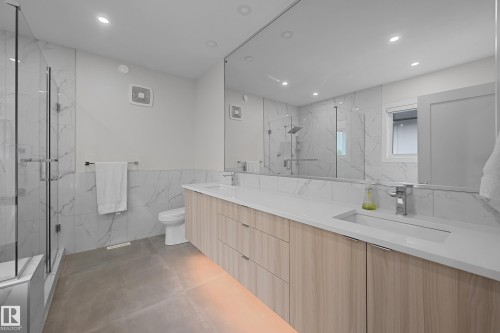 5121 Woolsey Link, Edmonton, AB - Indoor Photo Showing Bathroom