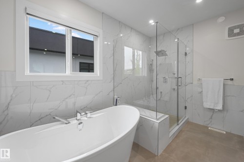 5121 Woolsey Link, Edmonton, AB - Indoor Photo Showing Bathroom