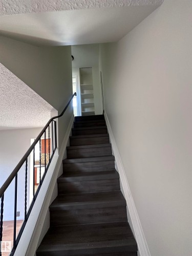 5625 137 Avenue, Edmonton, AB - Indoor Photo Showing Other Room