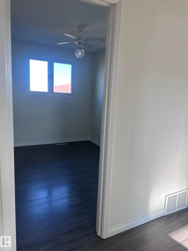 5625 137 Avenue, Edmonton, AB - Indoor Photo Showing Other Room