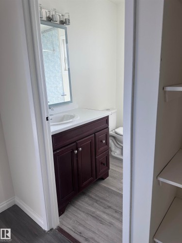 5625 137 Avenue, Edmonton, AB - Indoor Photo Showing Bathroom