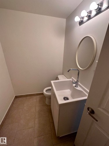 5625 137 Avenue, Edmonton, AB - Indoor Photo Showing Bathroom