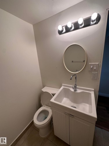 5625 137 Avenue, Edmonton, AB - Indoor Photo Showing Bathroom