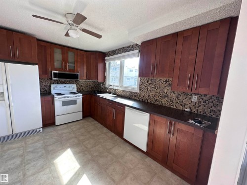 5625 137 Avenue, Edmonton, AB - Indoor Photo Showing Kitchen