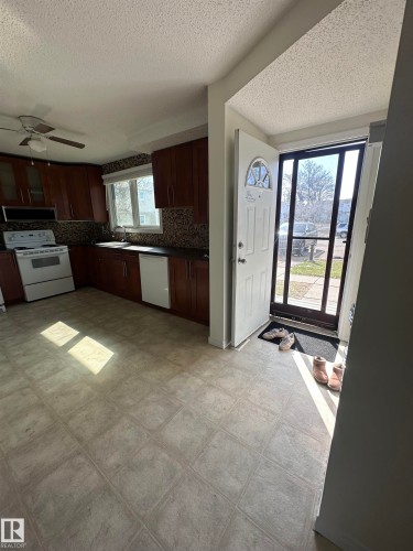 5625 137 Avenue, Edmonton, AB - Indoor Photo Showing Other Room