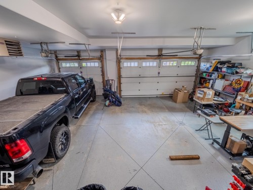 1606 Adamson Close, Edmonton, AB - Indoor Photo Showing Garage
