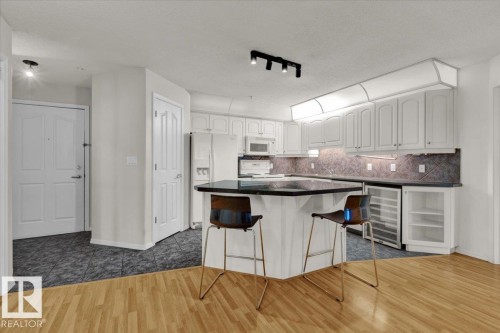 103 9008 99 Avenue, Edmonton, AB - Indoor Photo Showing Kitchen