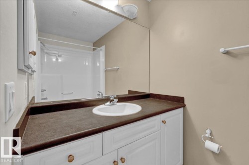 103 9008 99 Avenue, Edmonton, AB - Indoor Photo Showing Bathroom