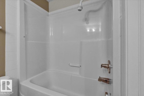 103 9008 99 Avenue, Edmonton, AB - Indoor Photo Showing Bathroom