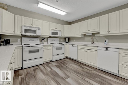 103 9008 99 Avenue, Edmonton, AB - Indoor Photo Showing Kitchen