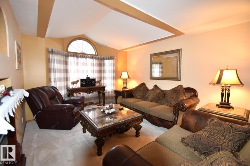 5204 1 Avenue E, Boyle, AB - Indoor Photo Showing Living Room