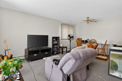9732 75 Avenue, Edmonton, AB - Indoor Photo Showing Other Room