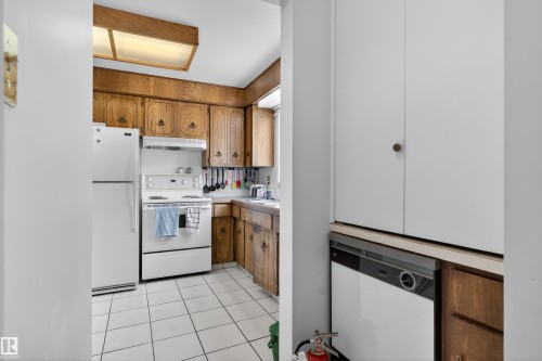 9732 75 Avenue, Edmonton, AB - Indoor Photo Showing Kitchen
