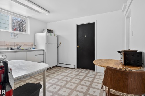 9732 75 Avenue, Edmonton, AB - Indoor